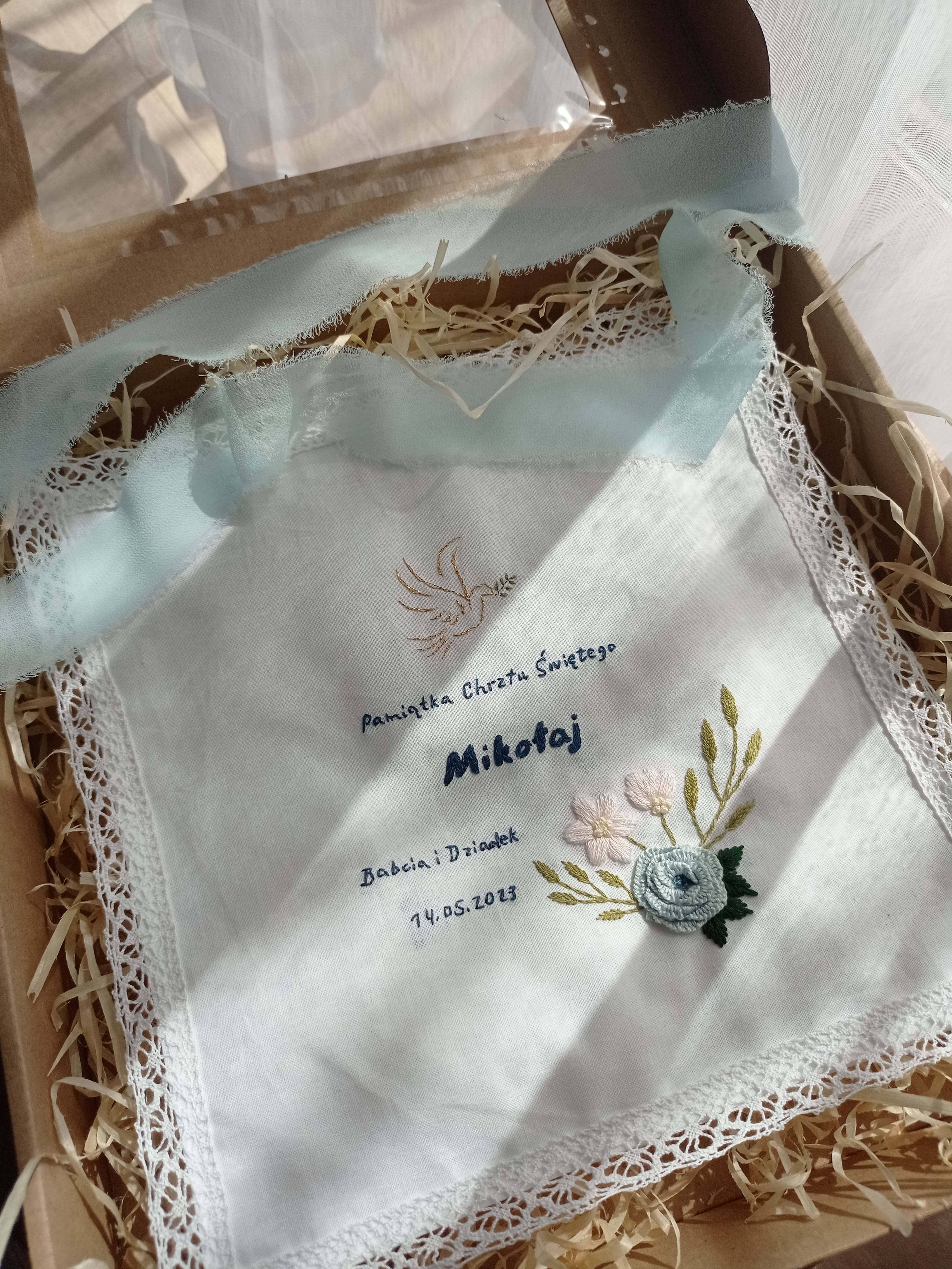 chusteczka haftowana prezent na chrzest szatka do chrztu świętego pamiatka na lata ważny dzień