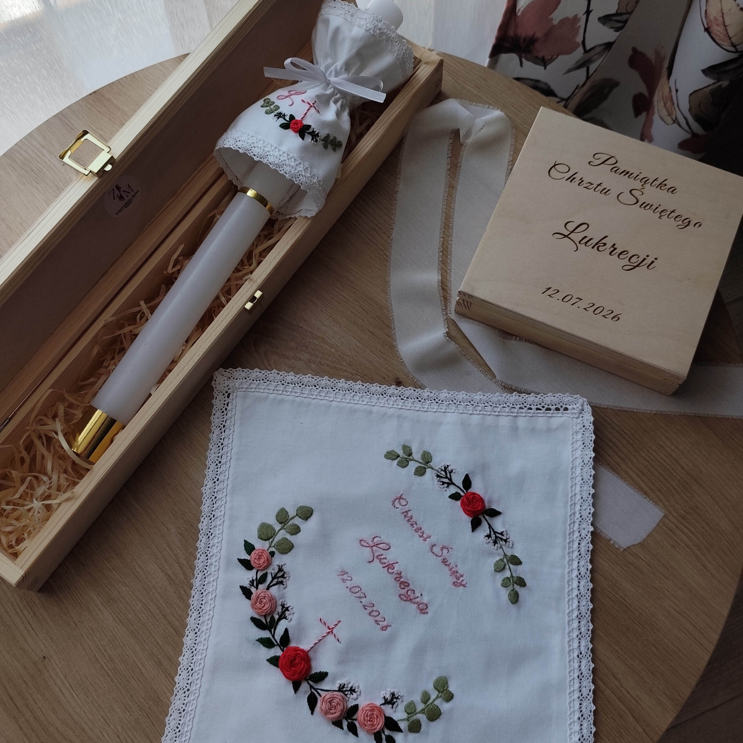 Świeca w drewnianym pudełku + drewniane pudełko na szatkę (z możliwością graweru) Wybór Wariantu - obrazek 3